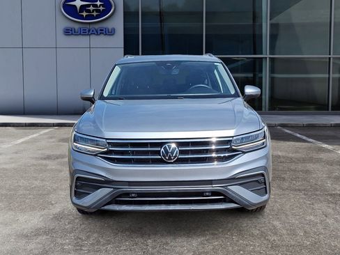Used 2022 Volkswagen Tiguan SE w/ Panoramic Sunroof Package image 3