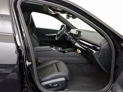 New 2026 BMW 550e xDrive w/ Premium Package image 19