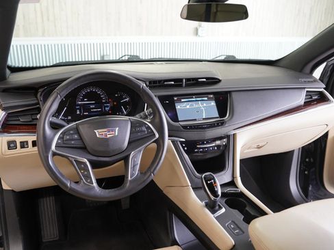 Used 2017 Cadillac XT5 Premium Luxury image 11