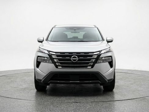 Used 2025 Nissan Rogue SV AWD/4WD image 2