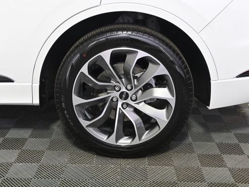 New 2026 Lincoln Aviator AWD image 21