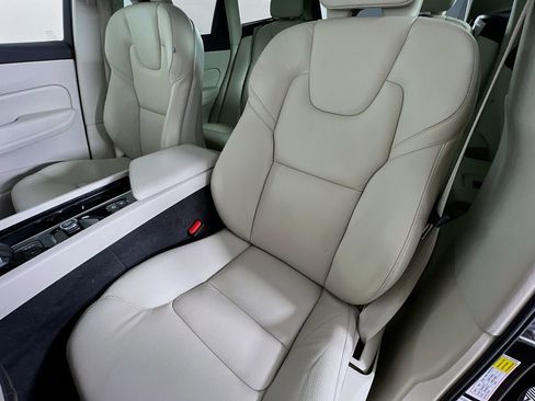 Used 2023 Volvo XC60 T8 Plus image 21