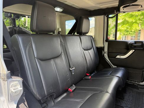 Used 2014 Jeep Wrangler Unlimited Rubicon w/ Dual Top Group AWD/4WD image 39