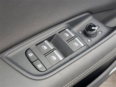 Used 2023 Audi Q8 Premium Plus image 27