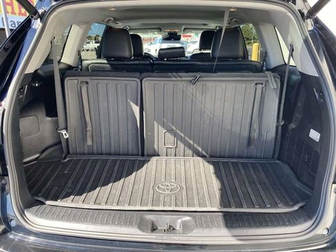 Used 2017 Toyota Highlander XLE image 8