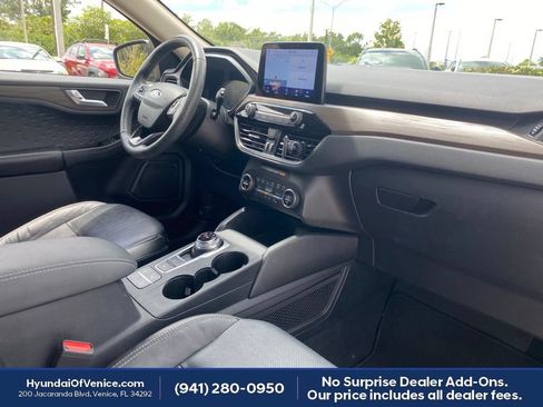 Used 2020 Ford Escape Titanium w/ Titanium Premium Package 2.0 AWD/4WD image 18
