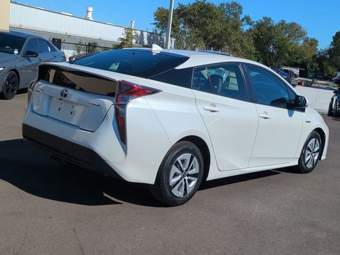 Used 2016 Toyota Prius Four image 5