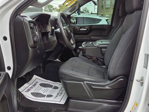 Used 2019 Chevrolet Silverado 1500 Custom w/ Custom Value Package AWD/4WD image 9