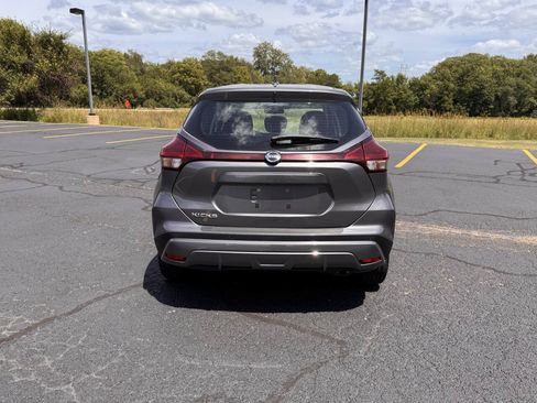 Used 2021 Nissan Kicks S FWD image 7