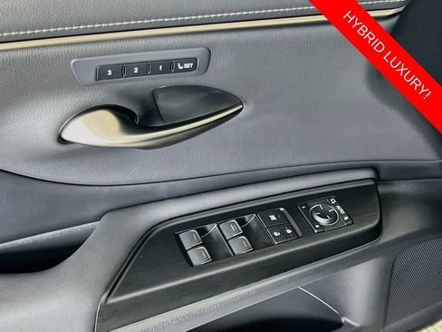 Used 2021 Lexus ES 300h w/ Premium Package FWD image 17