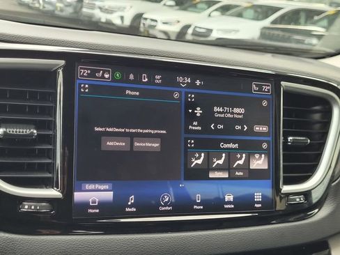 Used 2024 Chrysler Pacifica Touring-L image 9