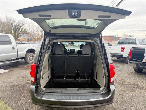 Used 2018 Dodge Grand Caravan SXT FWD image 6