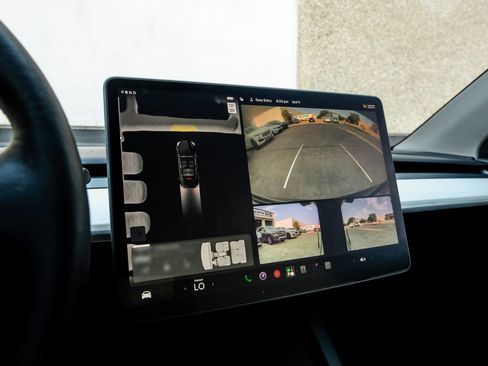 Used 2022 Tesla Model Y Performance AWD/4WD image 27