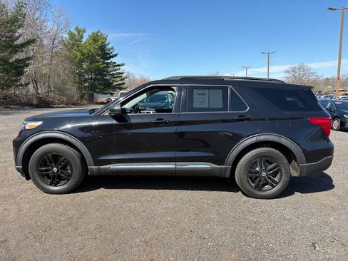 Used 2021 Ford Explorer XLT image 5