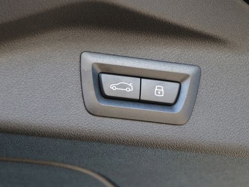 Certified 2025 BMW X7 M60i image 38