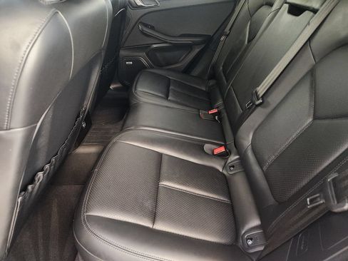 Used 2022 Porsche Macan AWD/4WD image 31