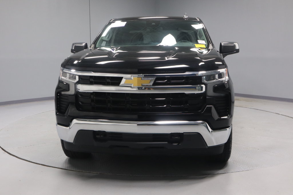 Used 2025 Chevrolet Silverado 1500 LT AWD/4WD image 4