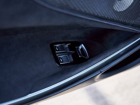 Used 2025 McLaren Artura Spider image 39