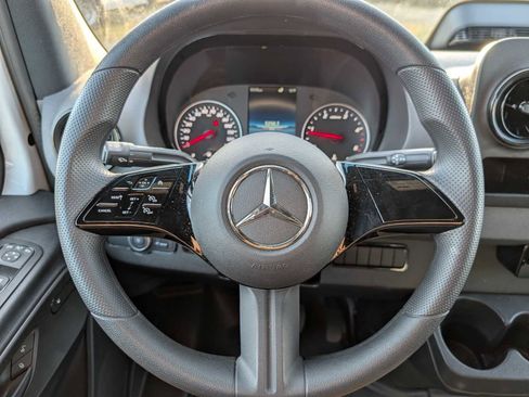 Used 2025 Mercedes-Benz Sprinter 2500 image 31