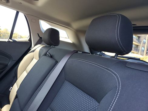 Used 2023 GMC Terrain SLE w/ Driver Convenience Package image 9