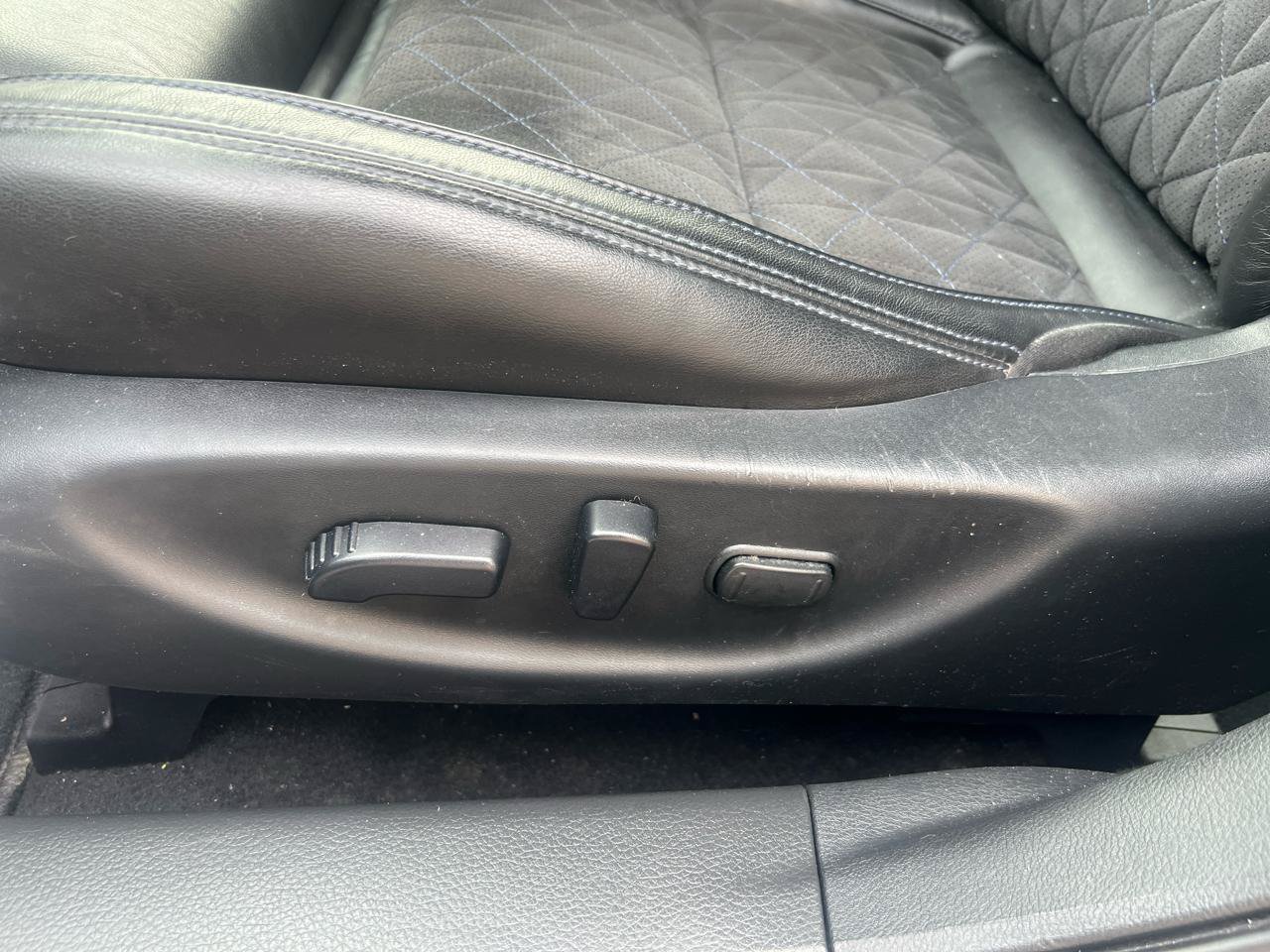 Used 2018 Nissan Maxima SR FWD image 17