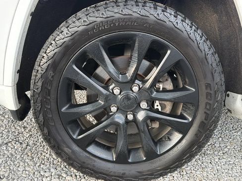 Used 2021 Jeep Grand Cherokee Laredo X AWD/4WD image 7