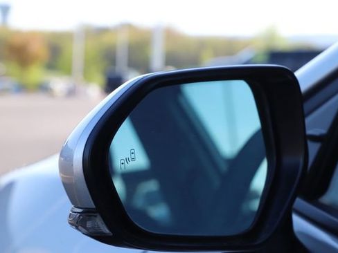 Used 2025 Toyota Camry LE image 9