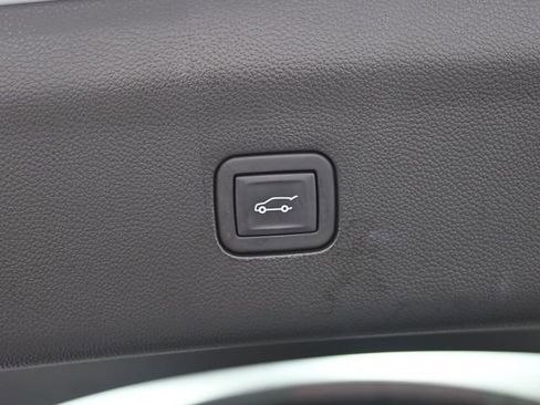 Used 2024 Buick Enclave Essence w/ Technology Package image 32