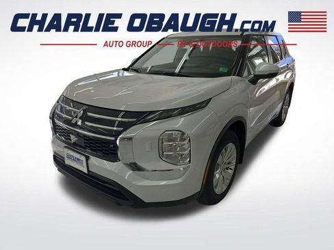 New 2025 Mitsubishi Outlander ES image 1