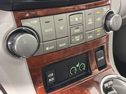 Used 2013 Toyota Highlander Limited AWD/4WD image 21