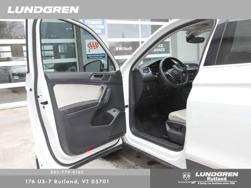Used 2020 Volkswagen Tiguan SEL w/ 3rd Row Seat Package image 11