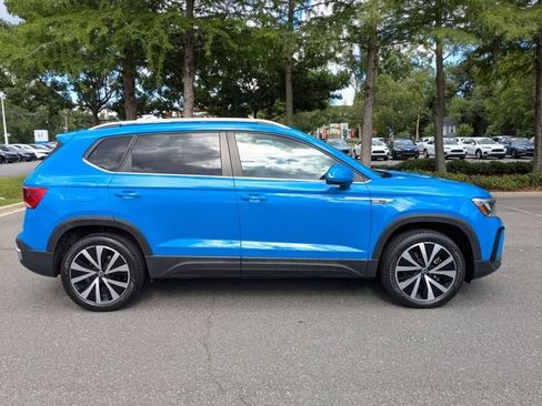 Used 2022 Volkswagen Taos SE FWD image 7