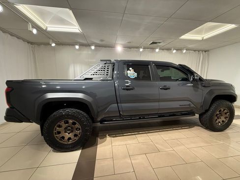 Used 2024 Toyota Tacoma Trailhunter image 6