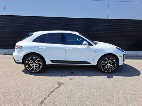 Certified 2025 Porsche Macan AWD/4WD image 8