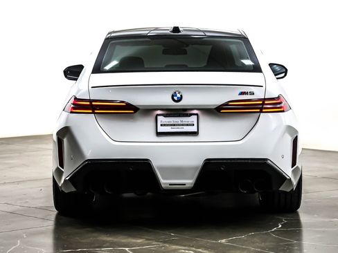 Used 2025 BMW M5 w/ Executive Package image 4
