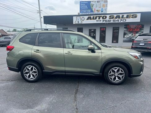 Used 2019 Subaru Forester Premium w/ All-Weather Package AWD/4WD image 4