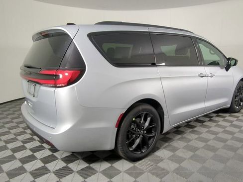 New 2026 Chrysler Pacifica Select w/ S Appearance Package image 5