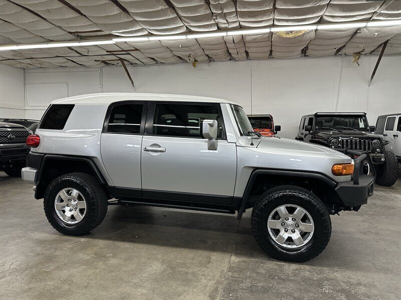 Used 2007 Toyota FJ Cruiser 4WD w/ Upgrade Pkg 2 image 2