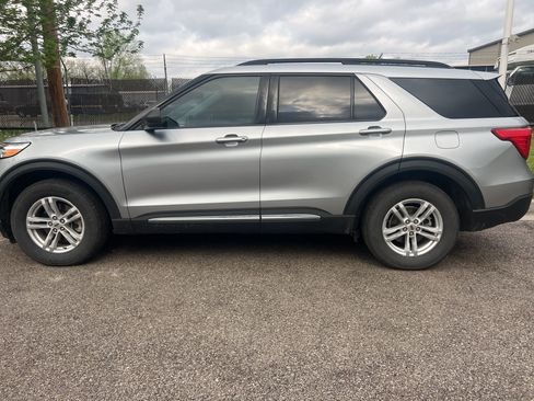 Used 2022 Ford Explorer XLT w/ Equipment Group 202A image 9