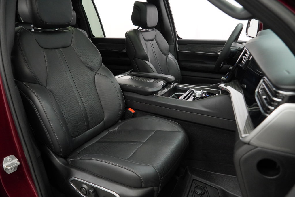 Used 2022 Jeep Wagoneer Series II w/ Premium Group I AWD/4WD image 41