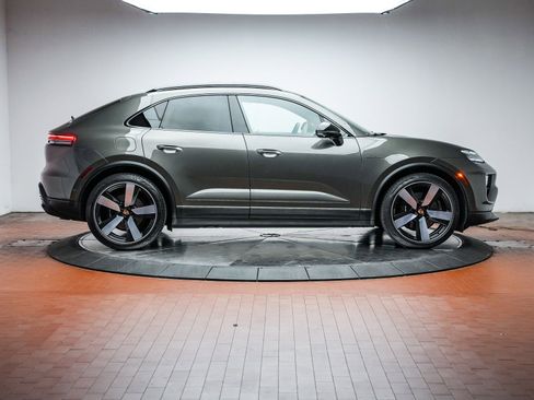 Certified 2025 Porsche Macan 4S Electric image 8