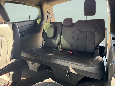 New 2026 Chrysler Pacifica Select w/ S Appearance Package image 27