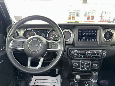 Used 2018 Jeep Wrangler Unlimited Sahara AWD/4WD image 16