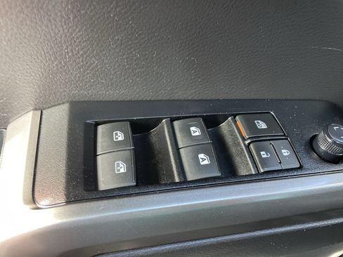 Used 2023 Toyota Tacoma SR5 RWD image 18