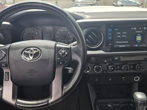 Used 2016 Toyota Tacoma TRD Sport w/ Towing Package AWD/4WD image 19