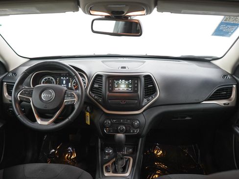 Used 2015 Jeep Cherokee Latitude AWD/4WD image 13