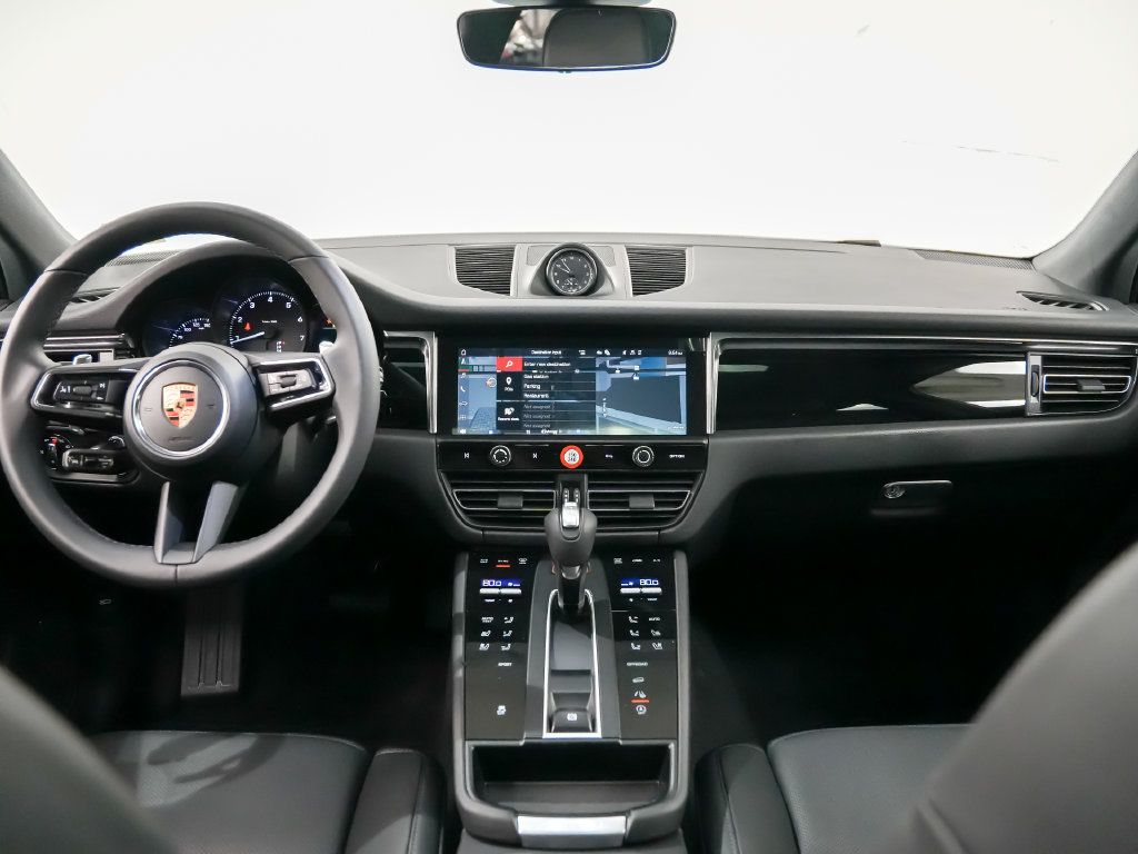 Used 2026 Porsche Macan AWD/4WD image 21