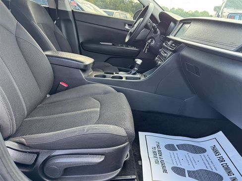 Used 2019 Kia Optima LX image 9