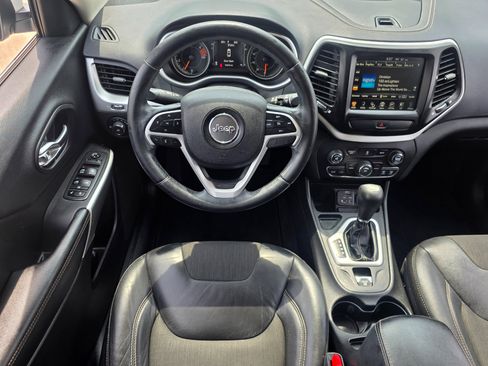 Used 2018 Jeep Cherokee Latitude Plus image 12