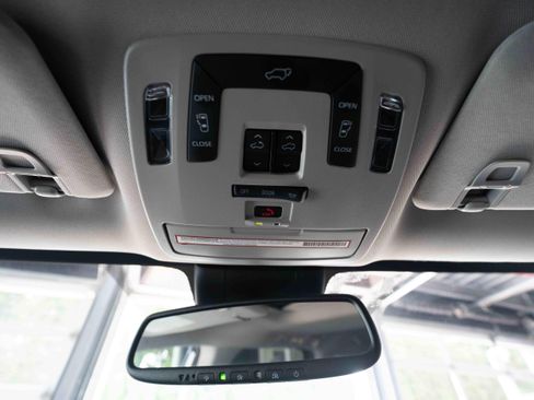 Used 2021 Toyota Sienna XLE AWD/4WD image 18